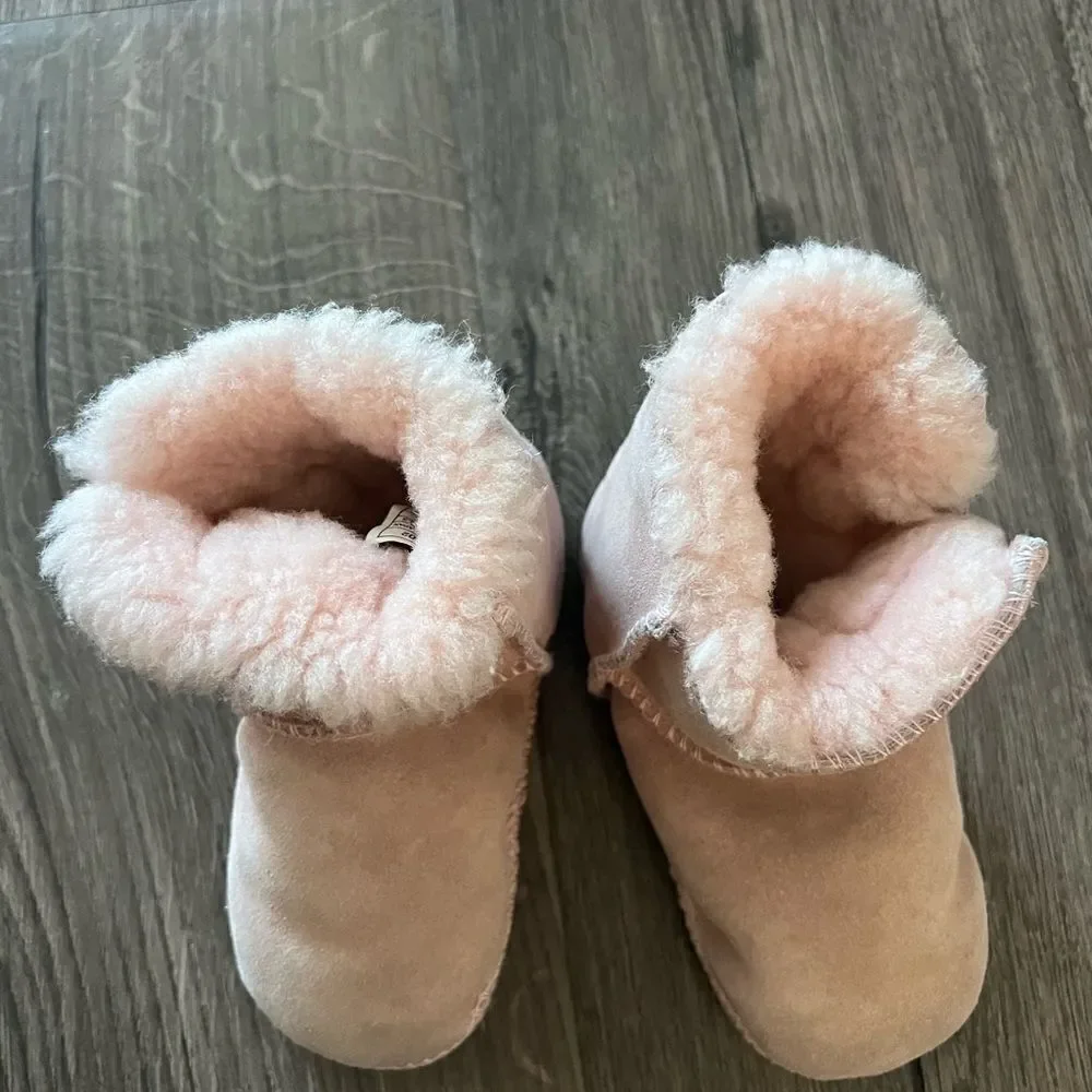UGG Unisex-Baby Erin Boot size Large infant 18-24 m